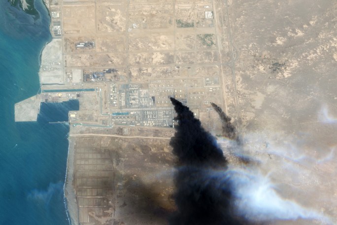 Smoke plumes rise from Saudi Aramco’s oil refinery in Jazan/Jizan, Saudi Arabia, after Houthi missile and drone strikes launched from Yemen. The 400,000 bpd complex on the Red Sea was forced offline, disrupting diesel and naphtha exports. The strikes are part of Houthi efforts to pressure Saudi oil flows routed through the Bab al‑Mandeb strait. Satellite image 26 July 2026.